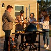 Barbecue Kamado Goldens en Fonte & chariot tablettes bois composite